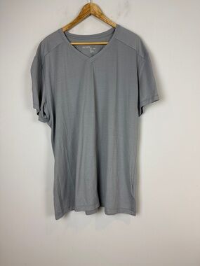 Arc'teryx Men's Short-Sleeve V-Neck Tee in Gray